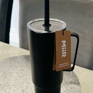 Erewhon All Day Straw Cup Stainless Steel Tumbler black  32 Oz